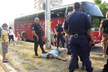 Пиян престъпник похити автобус. Размахвал пистолет неконтролируемо