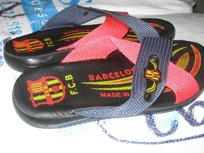Пробутват джапанки-менте с логото на „Барселона”