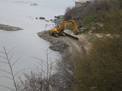 Морето отмъсти! Взе плажа на тузарите от в.с. „Санта Марина“