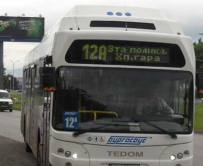 Автобус №12 блъсна велосипедист на светофара до болницата