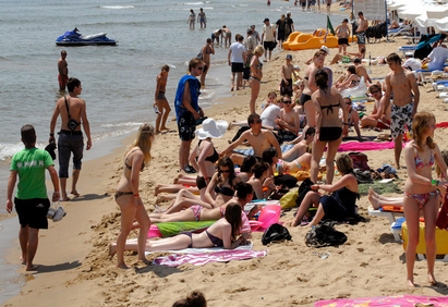 Руснаци вилнеят на плажа в Слънчев бряг, не искат да плащат