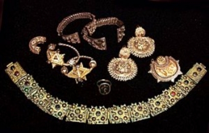 И в Синеморец блесна съкровище, вадят накити на тракийски владетел