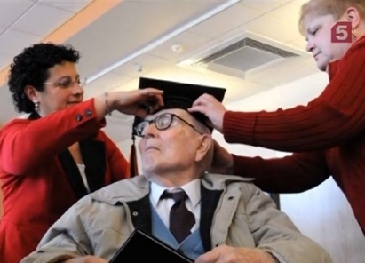 Американец завърши училище на 106 години  (ВИДЕО)