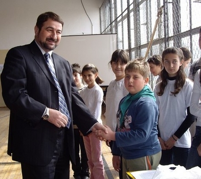 Бургаският губернатор Константин Гребенаров стана дядо, ще гушка малката Вая