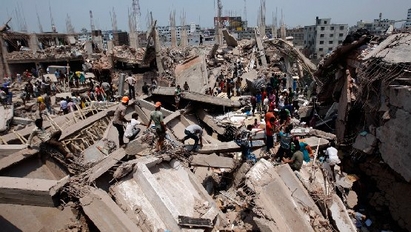 149 загинали при срутването на сграда в Бангладеш (ВИДЕО)