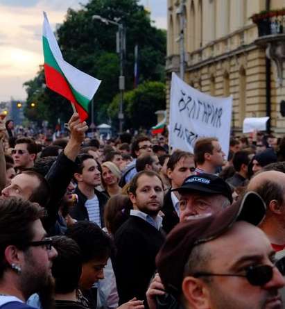 Двама задържани на протеста пред Министерски съвет, единият хвърлял ябълки