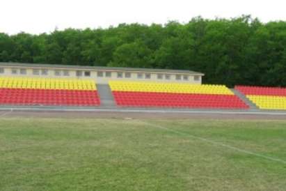 Хлапаци потрошиха новия стадион в Царево