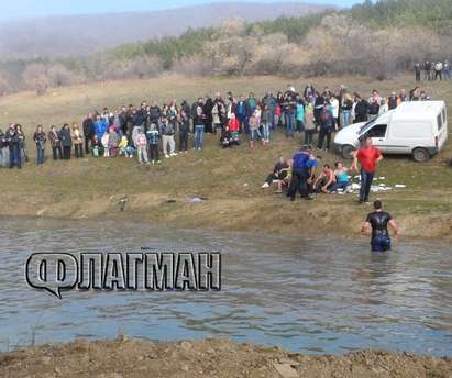 В Кошарица къпаха зетьове, кмета и попа, пиян бабаит с пикап за малко да ги помете