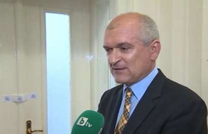 Димитър Главчев: Вместо да ни запечатва стаята, Миков трябва да сложи лепенки на входа на парламента!