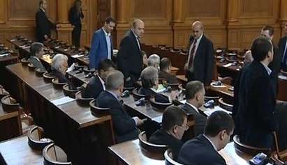Депутатите се събират заради вота на недоверие към правителството