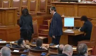 ГЕРБ ще поиска днес пети вот на недоверие срещу кабинета „Орешарски“ заради нов заем