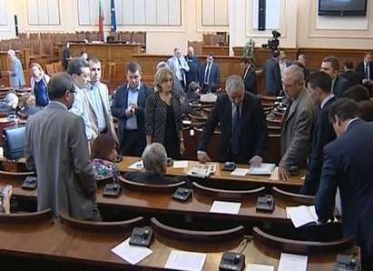 Депутатите правят втори опит да приемат оставката на Станишев