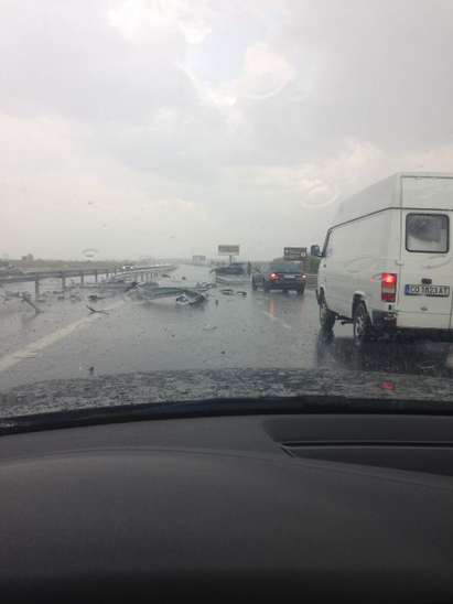 Меле на "Тракия": Кола отнесе мантинела в дъжда