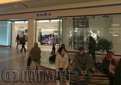 Промоциите в мол „Галерия”: Adidas „намали” маратонки от 200 на 200 лв, ZARA смъква цените, но за Коледа