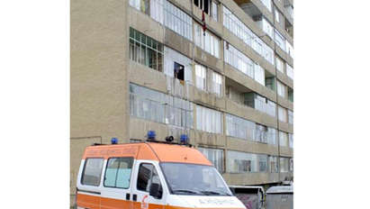 40-годишна се самоуби след скок от 9-тия етаж. Очевидци: Пищеше неистово