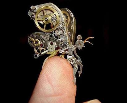 Художничка превръща стари часовници във феи и животни