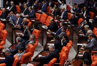 Турските депутати останаха без имунитет срещу съдебно преследване