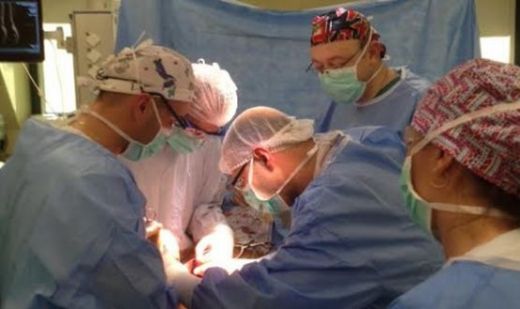 Наш хирург спасява онкоболни
