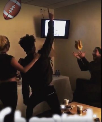 Нашенец подхвърля банани пред Лейди Гага