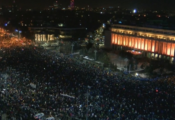 Протестиращите в Румъния надминаха 300 000 (ВИДЕО)