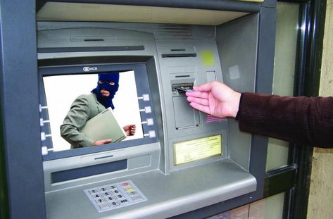 Пари хвърчат в София! Крадци взривиха банкомат