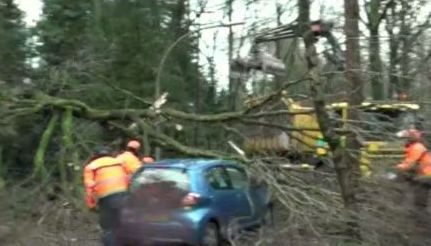 Шест са жертвите на бури в Западна Европа