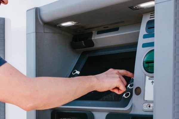 Арест на двама българи в Рим заради измами с банкомати