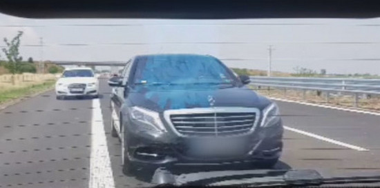 Агресия на "Тракия": Мерцедес и Ауди опитаха да изтласкат от магистралата друга кола (ВИДЕО)
