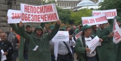 Валери Симеонов се среща с протестиращи търговци на горива