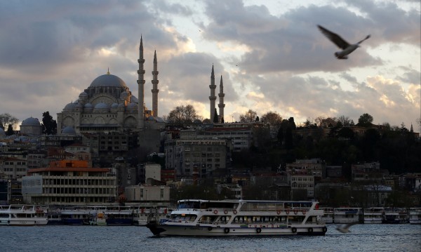 Мечтан работодател! Шеф подарява ваканция в Истанбул на 3500 свои служители