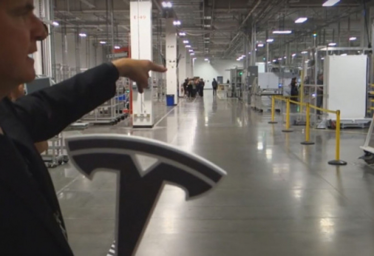 Анализаторите на UBS посякоха Илон Мъск: Tesla Model 3 ще се продава само на загуба