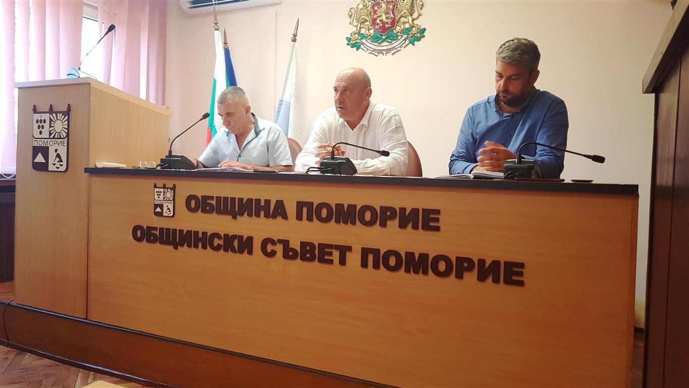 Кметът Иван Алексиев проведе среща с директорите на учебните заведения от общината