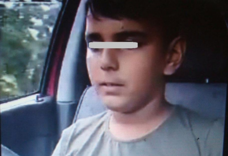 Безумец даде на 11-годишния си син да кара микробус