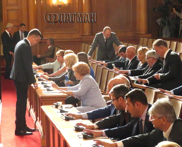 Троен провал в парламента: Няма да има заседание заради недостиг на депутати (снимка)