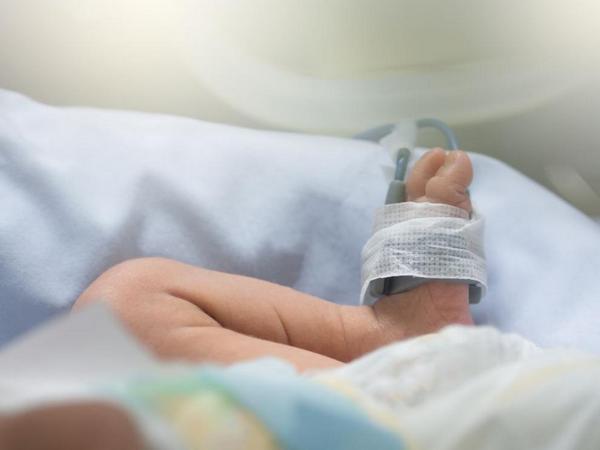 Роди се първото бебе след присаждане на матка от починал донор (СНИМКА)