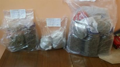 Удар! Полицаи откриха 2 кг марихуана в дома на криминално проявен