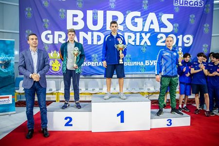 Кметът Димитър Николов награди победителите в плувния турнир Гран При Бургас 2019