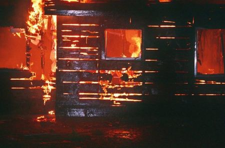 Конкурент запалил склада с файтоните в Несебър, пострадалият – бургаски бизнесмен