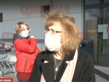 5000 маски раздават на възрастни хора в Бургас, за да ги предпазят от зараза с коронавирус