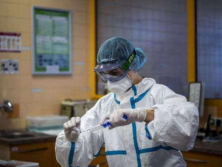 Жената, заразена с COVID-19 от Руенско, е изписана, дъщеря й обаче още е в болница