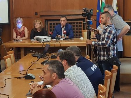 Кметът Димитър Николов с подробности за новите заразени с коронавируса в Бургас