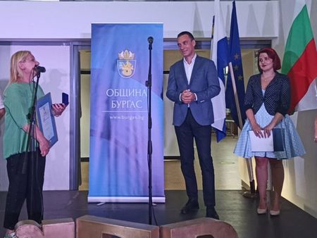 Наградиха обичаната Тони Димитрова – най-активният доброволец на Бургас в кризата