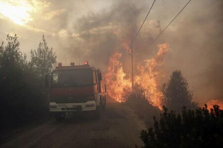 Гърция се бори с над 40 пожара през последното денонощие
