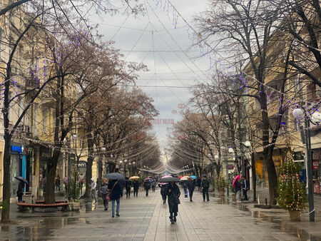Над Черноморието ще е предимно облачно, на места ще вали