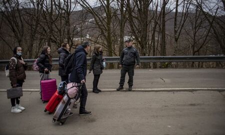 Великобритания ще плаща по 350 паунда за настаняване на бежанци