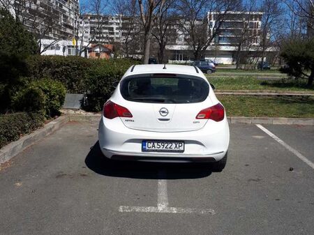 Вижте безумното паркиране пред „Айко“ в Бургас