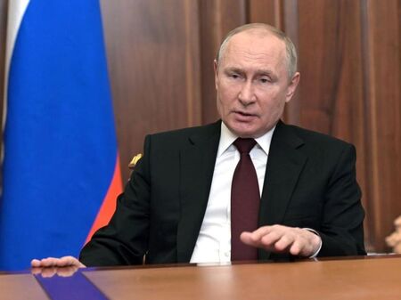 Президентът на Русия не смее да си покаже носа извън