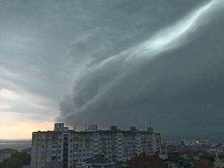 Времето ще се задържи предимно облачно и мъгливо