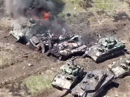 След огненото поражение на противника, руските танкове се придвижват напред