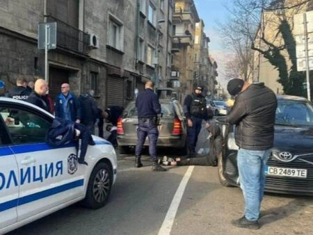 Страшен екшън в центъра на София, ври от полиция
